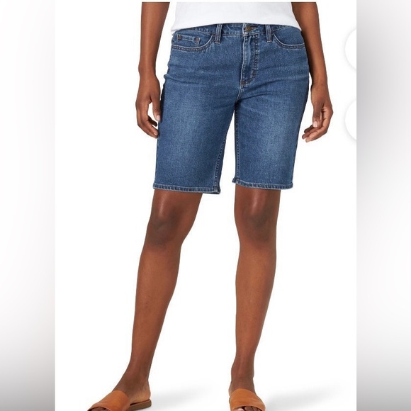 — Lee Women’s Midrise Bermuda shorts - New - Picture 1 of 4